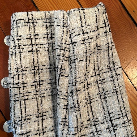 White with black stitching tweed miniskirt, brand new, never worn - Picture 4 of 5
